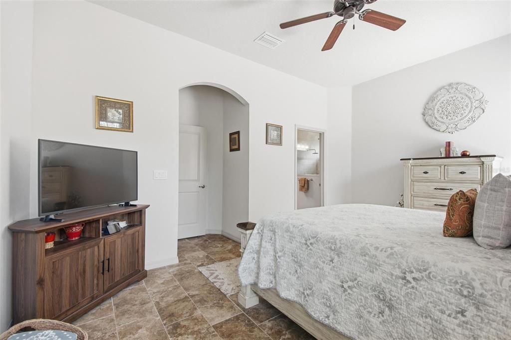 For Sale: $525,000 (3 beds, 2 baths, 1943 Square Feet)