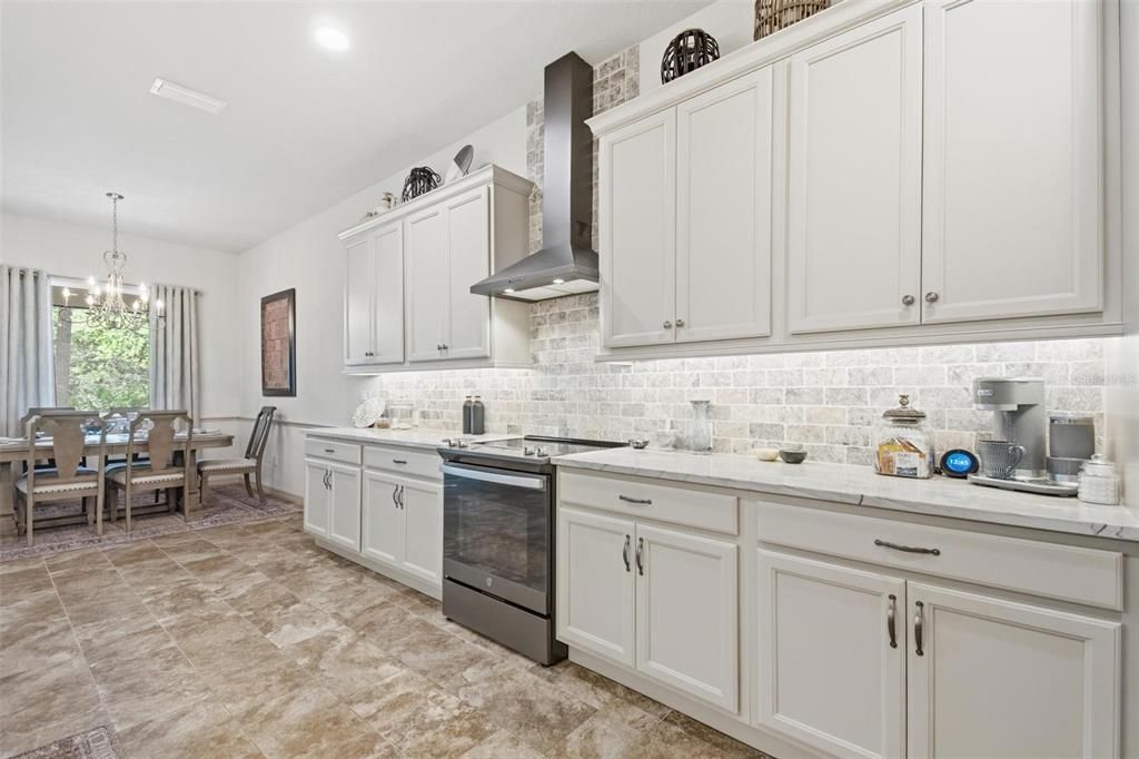 For Sale: $525,000 (3 beds, 2 baths, 1943 Square Feet)