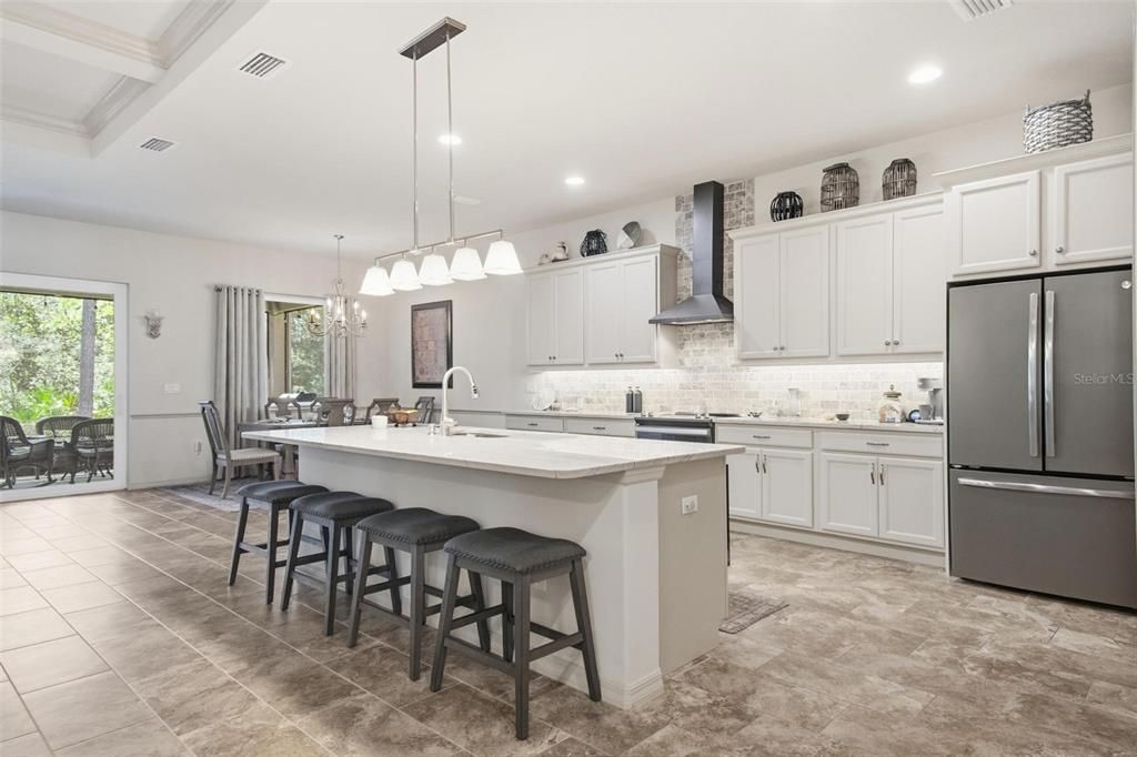 For Sale: $525,000 (3 beds, 2 baths, 1943 Square Feet)
