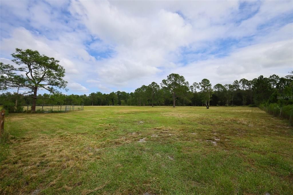 На продажу: $400,000 (4.99 acres)