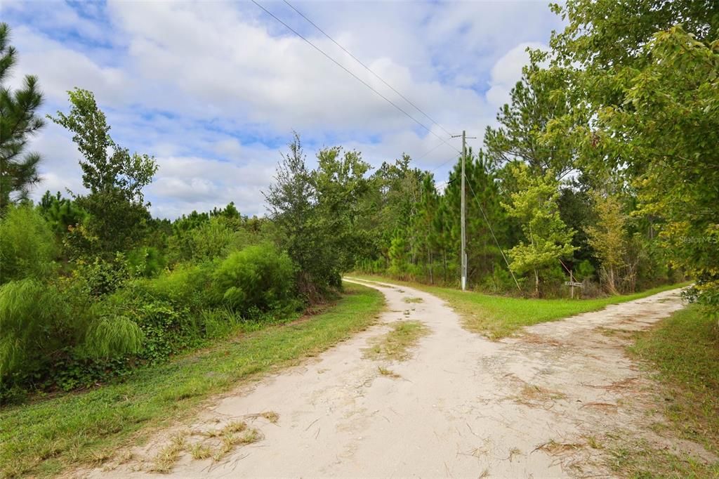 На продажу: $400,000 (4.99 acres)