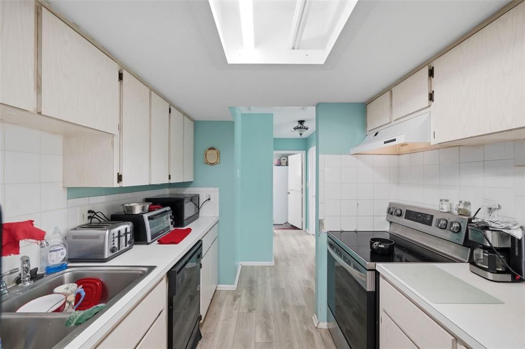 На продажу: $250,000 (3 спален, 2 ванн, 1566 Квадратных фут)