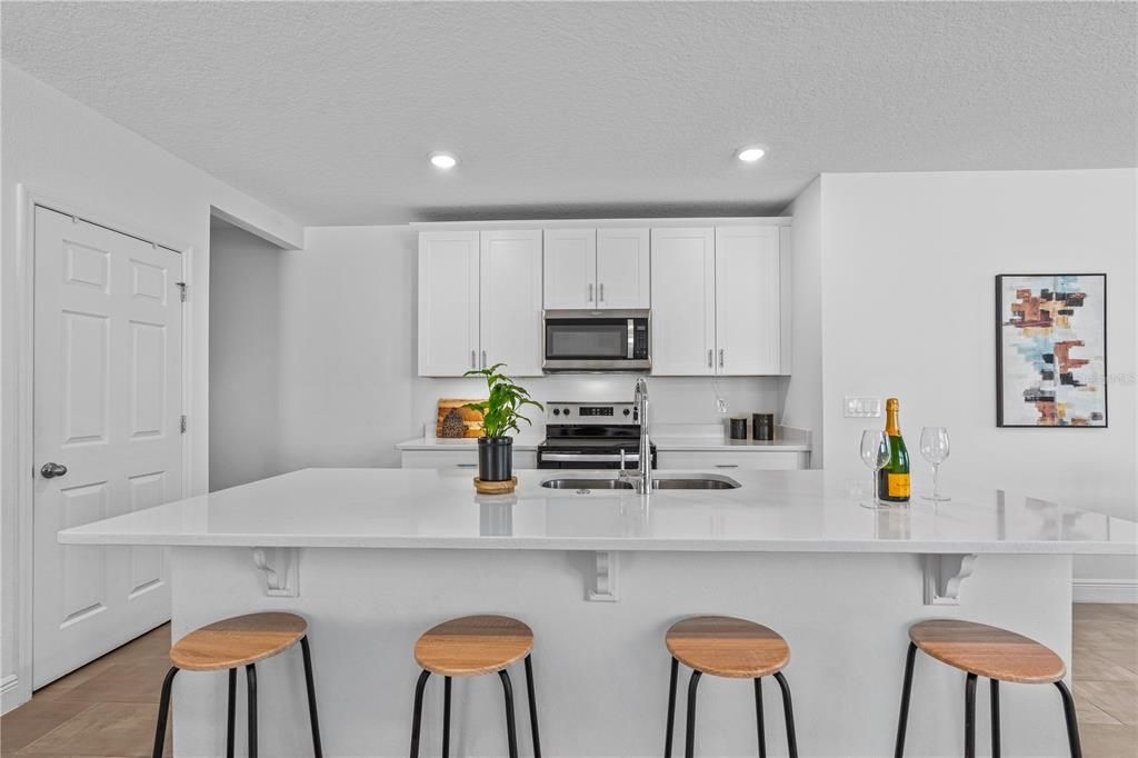 En Venta: $349,900 (4 camas, 2 baños, 1708 Pies cuadrados)