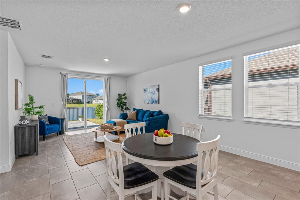 En Venta: $349,900 (4 camas, 2 baños, 1708 Pies cuadrados)