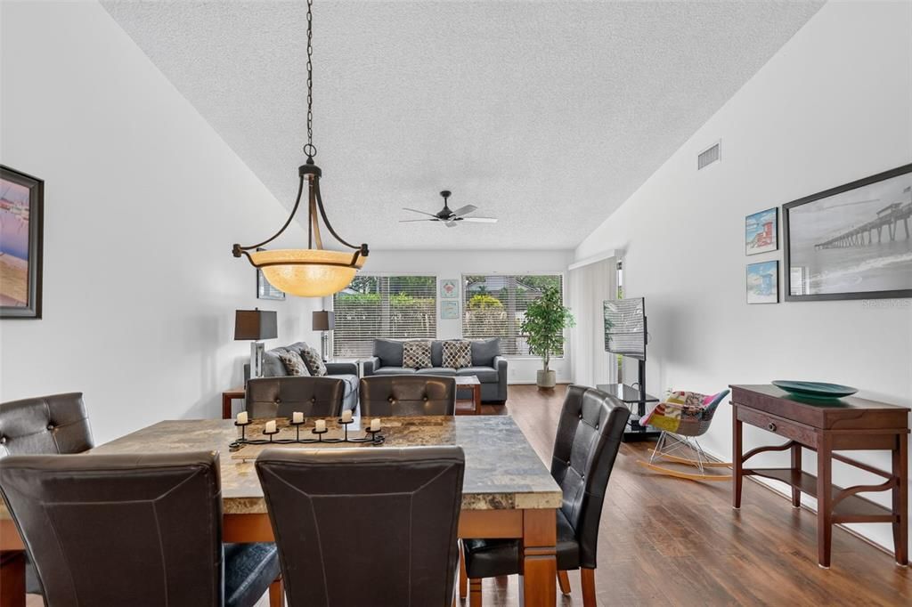 For Sale: $299,000 (2 beds, 2 baths, 1353 Square Feet)