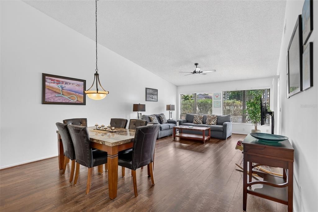 For Sale: $299,000 (2 beds, 2 baths, 1353 Square Feet)