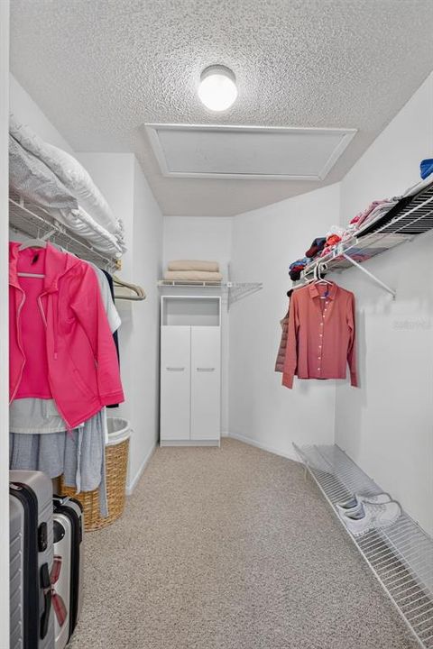 For Sale: $299,000 (2 beds, 2 baths, 1353 Square Feet)