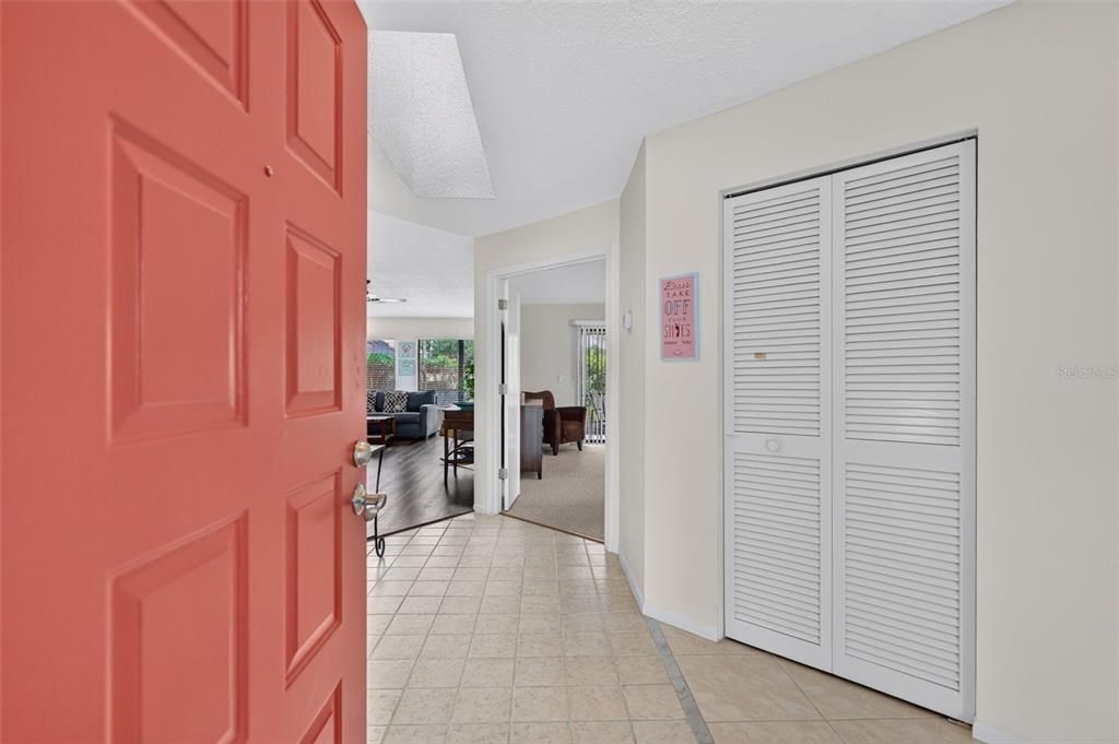 For Sale: $299,000 (2 beds, 2 baths, 1353 Square Feet)