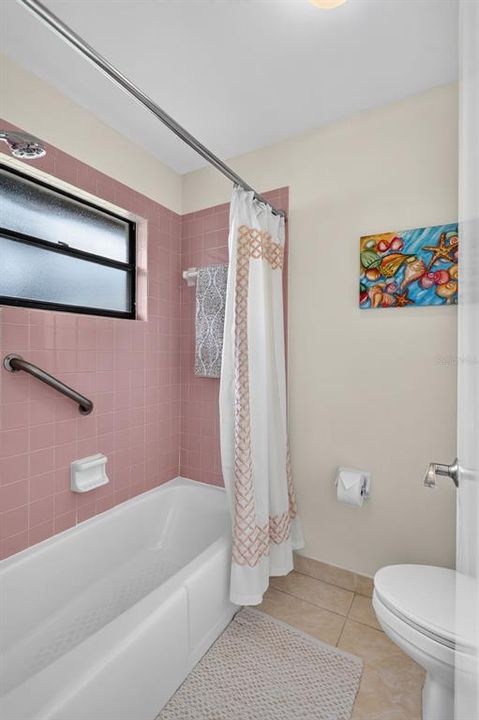 For Sale: $299,000 (2 beds, 2 baths, 1353 Square Feet)