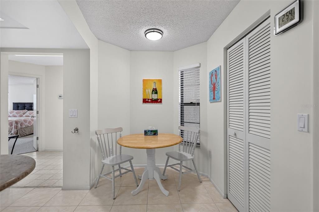 For Sale: $299,000 (2 beds, 2 baths, 1353 Square Feet)