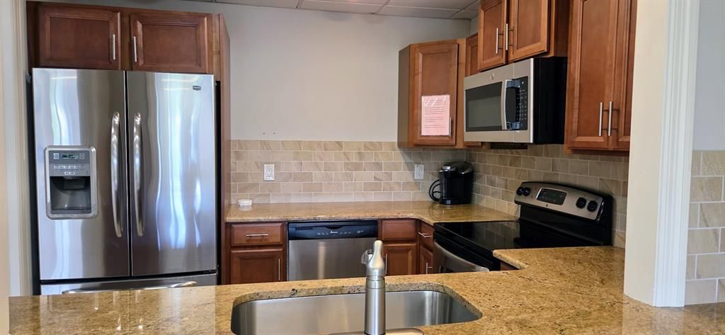 For Sale: $299,000 (2 beds, 2 baths, 1353 Square Feet)