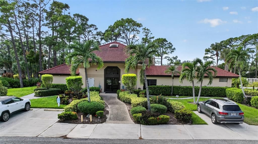 For Sale: $299,000 (2 beds, 2 baths, 1353 Square Feet)