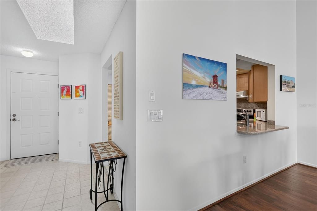For Sale: $299,000 (2 beds, 2 baths, 1353 Square Feet)