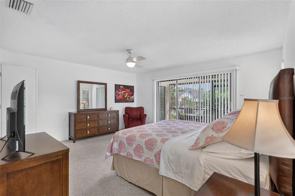 For Sale: $299,000 (2 beds, 2 baths, 1353 Square Feet)