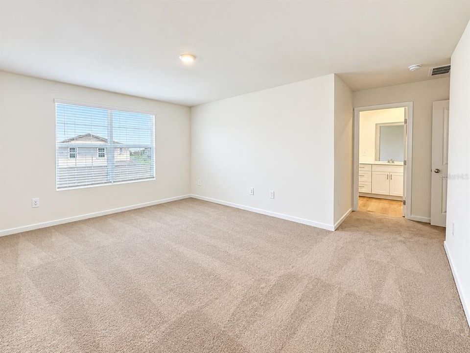 For Rent: $2,999 (6 beds, 3 baths, 2600 Square Feet)