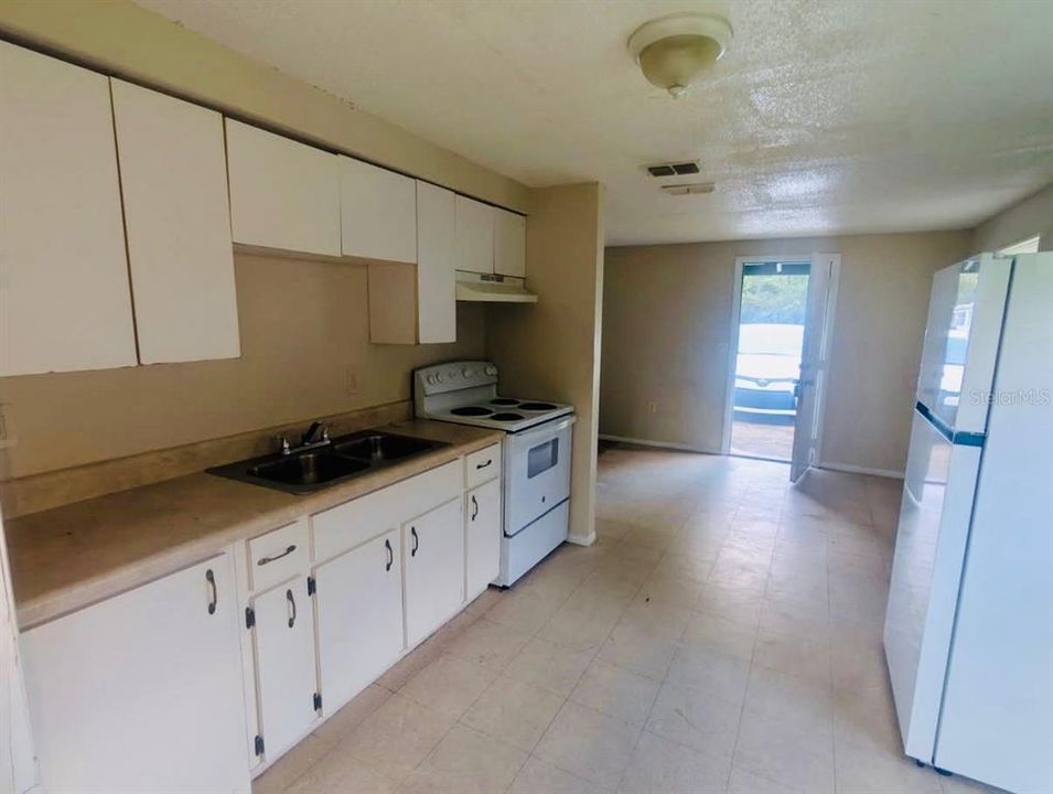 For Rent: $995 (2 beds, 1 baths, 672 Square Feet)