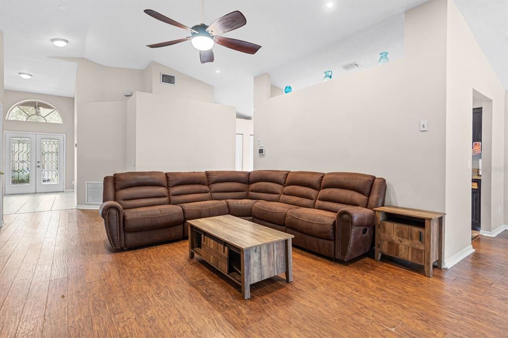 For Sale: $450,000 (4 beds, 2 baths, 1810 Square Feet)