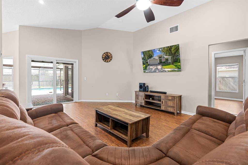 For Sale: $450,000 (4 beds, 2 baths, 1810 Square Feet)