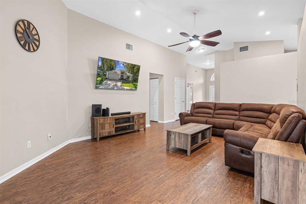 For Sale: $450,000 (4 beds, 2 baths, 1810 Square Feet)