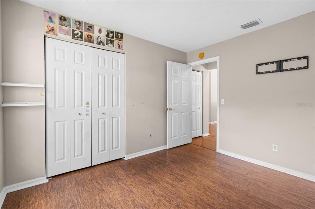 For Sale: $450,000 (4 beds, 2 baths, 1810 Square Feet)