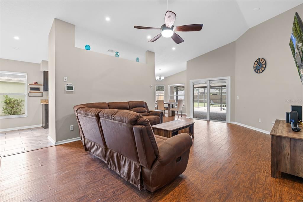 For Sale: $450,000 (4 beds, 2 baths, 1810 Square Feet)