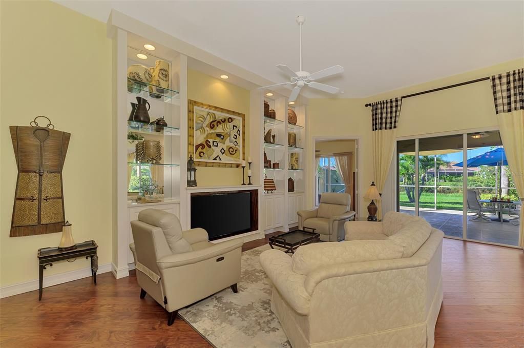 En Venta: $589,000 (3 camas, 3 baños, 2008 Pies cuadrados)