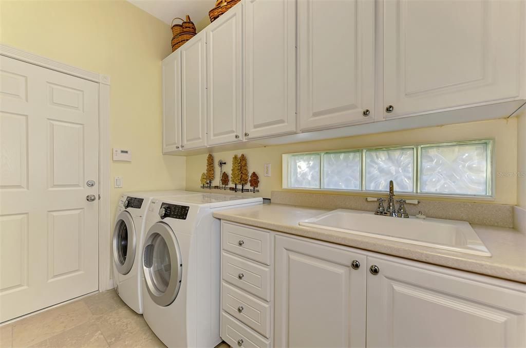 En Venta: $589,000 (3 camas, 3 baños, 2008 Pies cuadrados)
