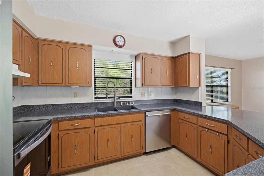 En Venta: $349,900 (3 camas, 2 baños, 1592 Pies cuadrados)