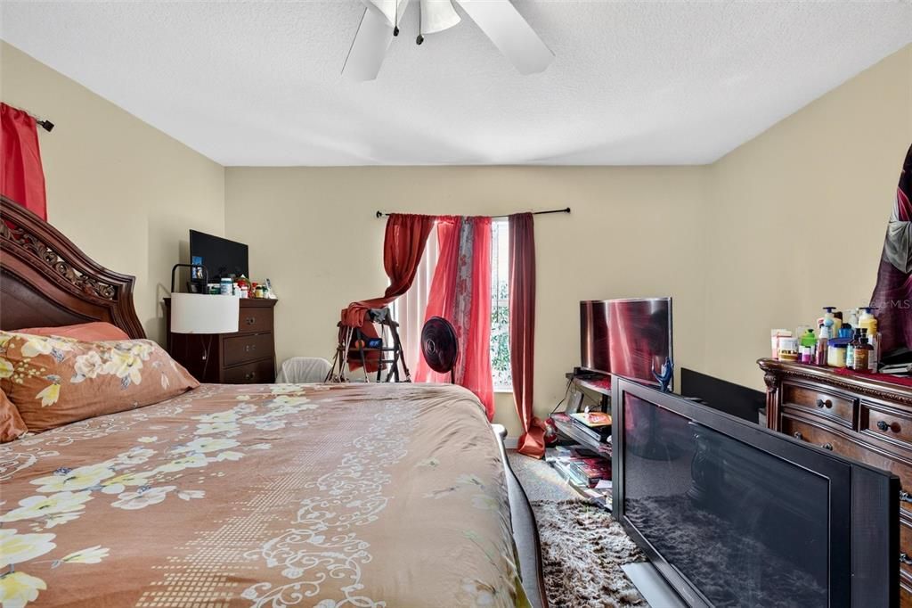 For Sale: $399,900 (4 beds, 0 baths, 2034 Square Feet)