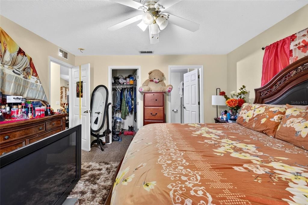 For Sale: $399,900 (4 beds, 0 baths, 2034 Square Feet)