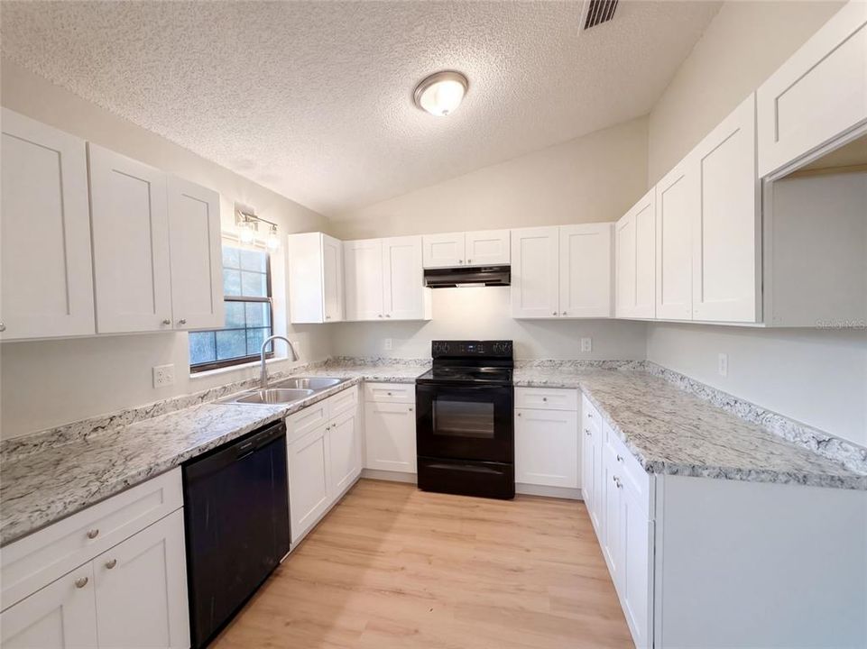For Sale: $185,000 (3 beds, 2 baths, 1350 Square Feet)