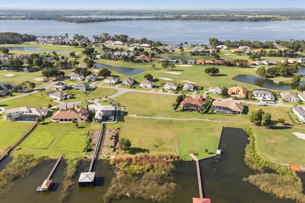 На продажу: $575,000 (1.26 acres)