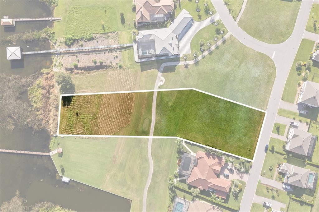 На продажу: $575,000 (1.26 acres)