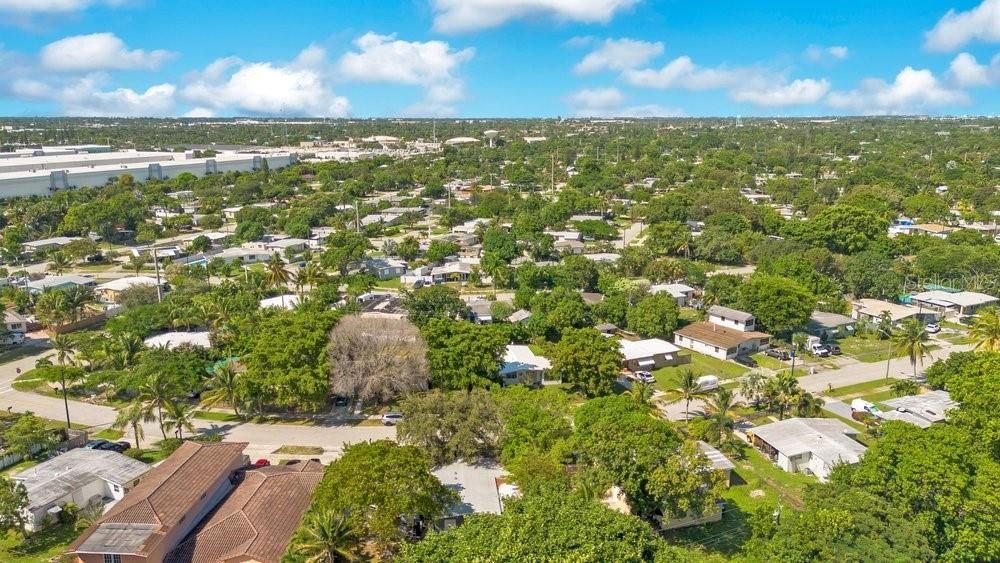 На продажу: $365,000 (2 спален, 1 ванн, 948 Квадратных фут)