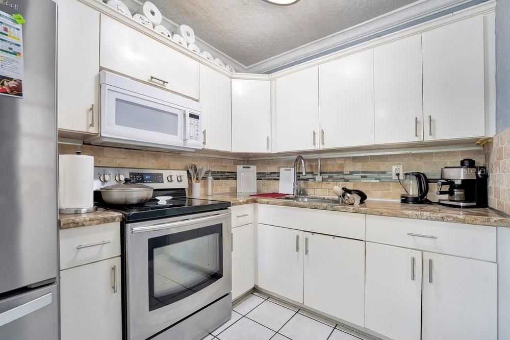 На продажу: $365,000 (2 спален, 1 ванн, 948 Квадратных фут)