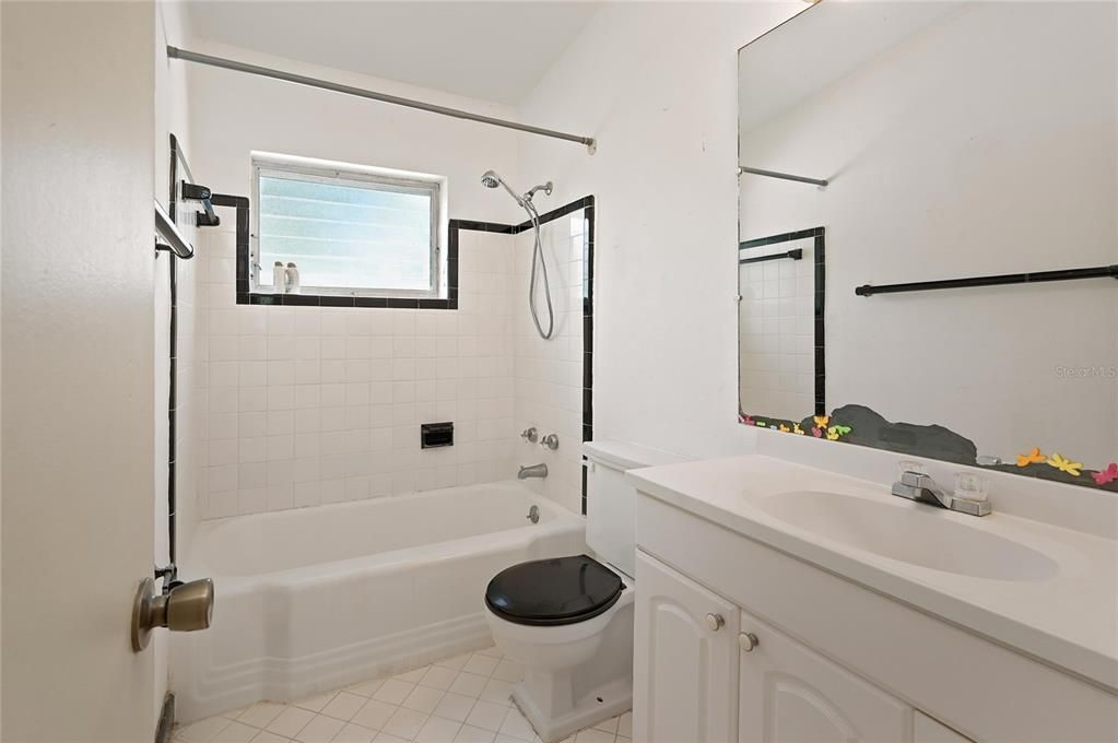 For Sale: $270,000 (3 beds, 1 baths, 1132 Square Feet)