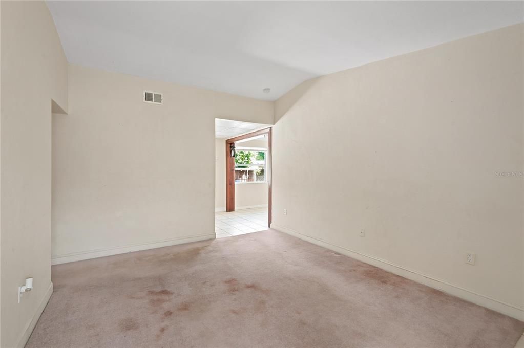 For Sale: $270,000 (3 beds, 1 baths, 1132 Square Feet)