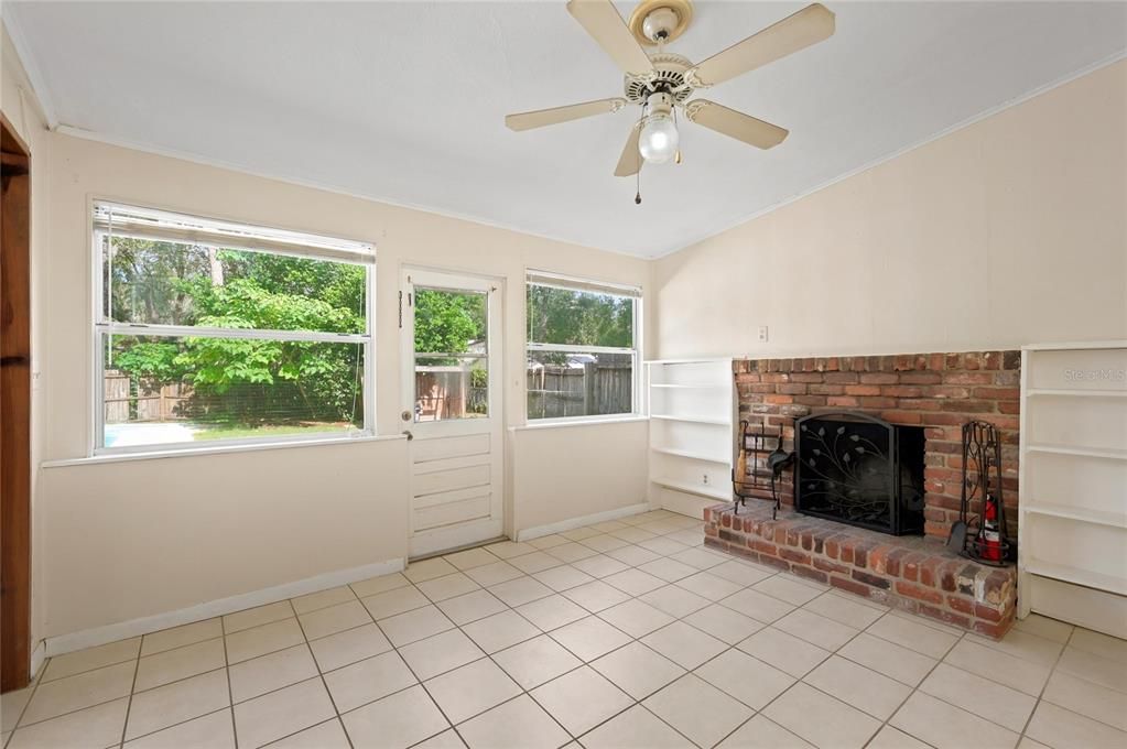 For Sale: $270,000 (3 beds, 1 baths, 1132 Square Feet)