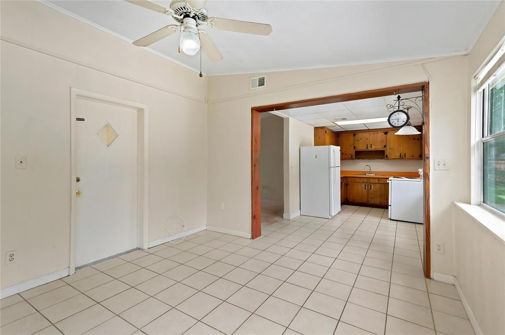 For Sale: $270,000 (3 beds, 1 baths, 1132 Square Feet)