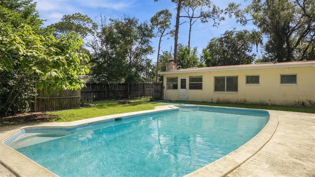 For Sale: $270,000 (3 beds, 1 baths, 1132 Square Feet)