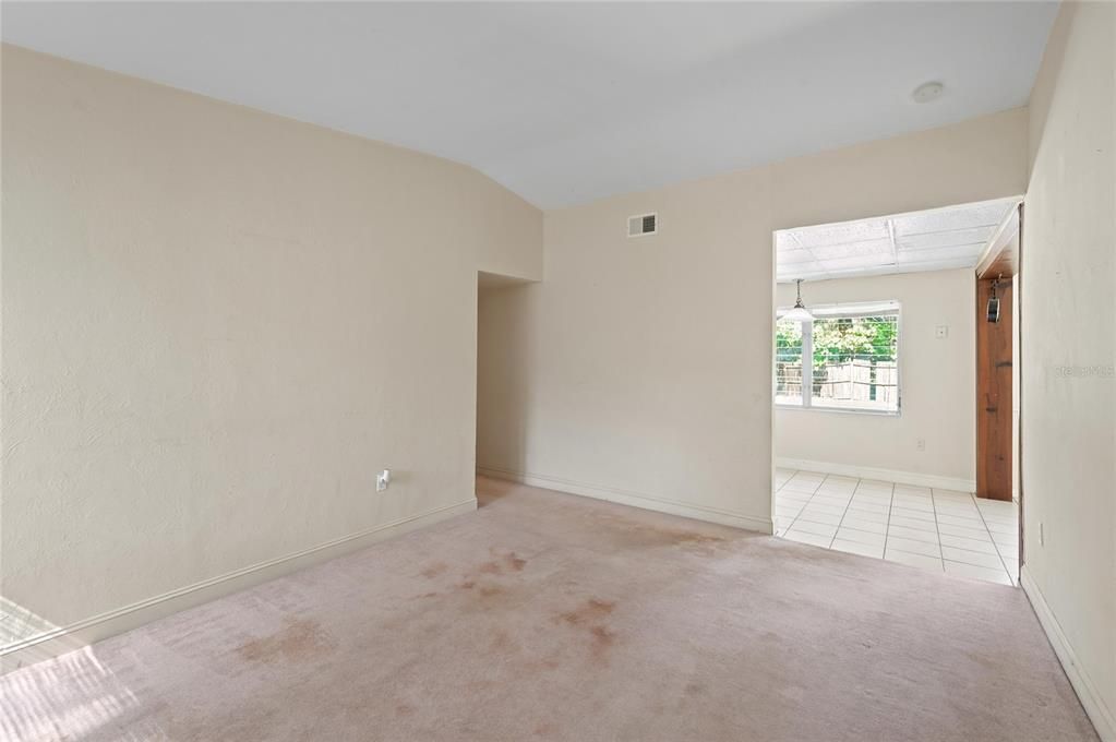 For Sale: $270,000 (3 beds, 1 baths, 1132 Square Feet)