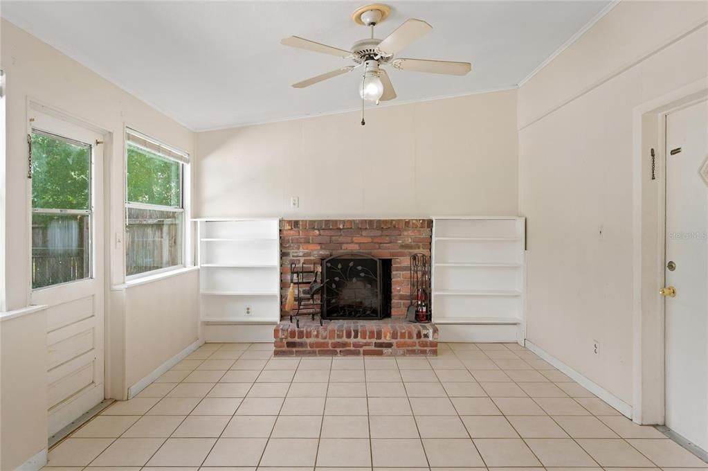 For Sale: $270,000 (3 beds, 1 baths, 1132 Square Feet)
