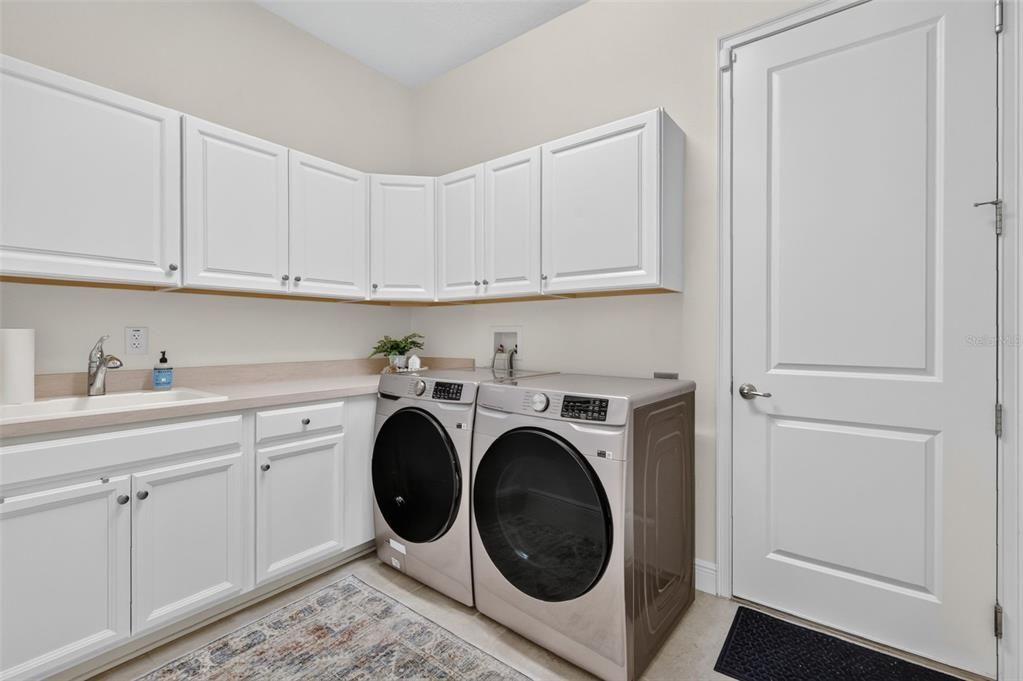 For Sale: $615,000 (3 beds, 3 baths, 2350 Square Feet)