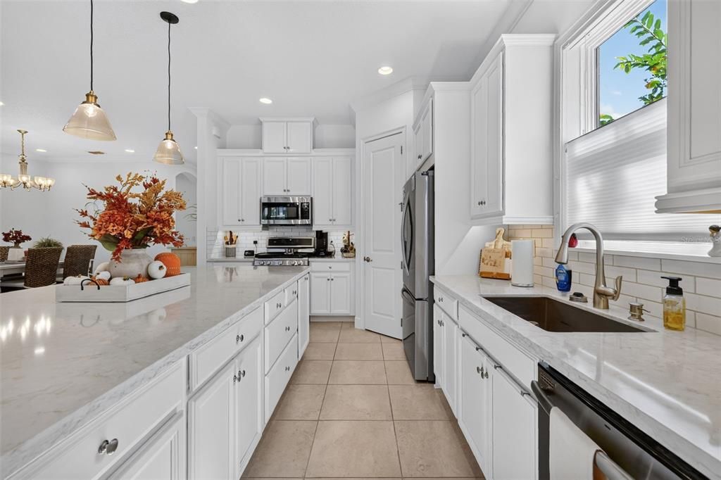 For Sale: $615,000 (3 beds, 3 baths, 2350 Square Feet)