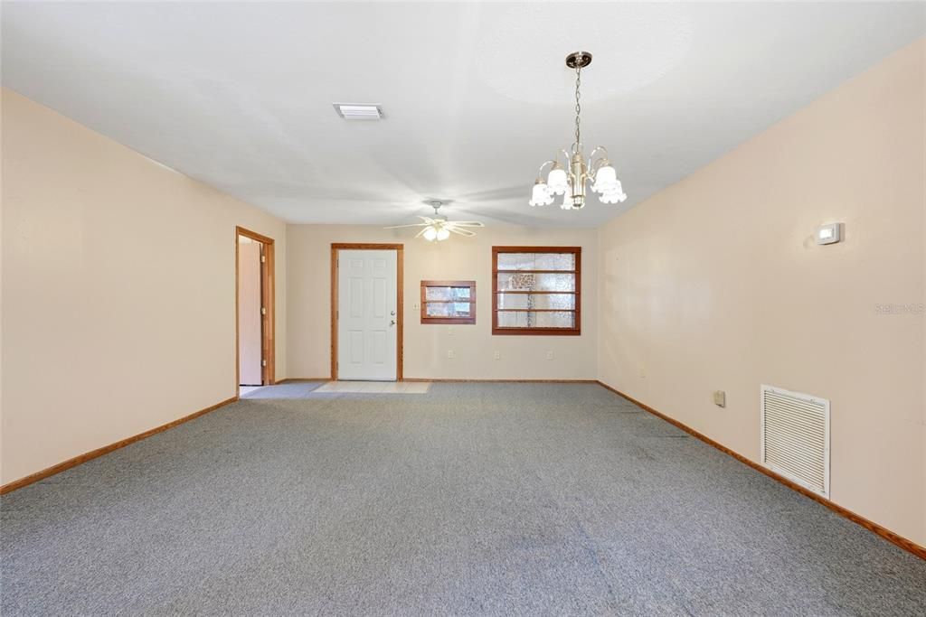 For Sale: $350,000 (3 beds, 2 baths, 1664 Square Feet)