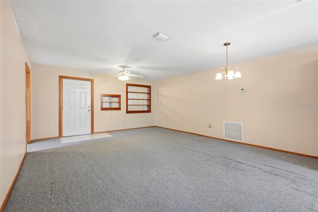 For Sale: $350,000 (3 beds, 2 baths, 1664 Square Feet)