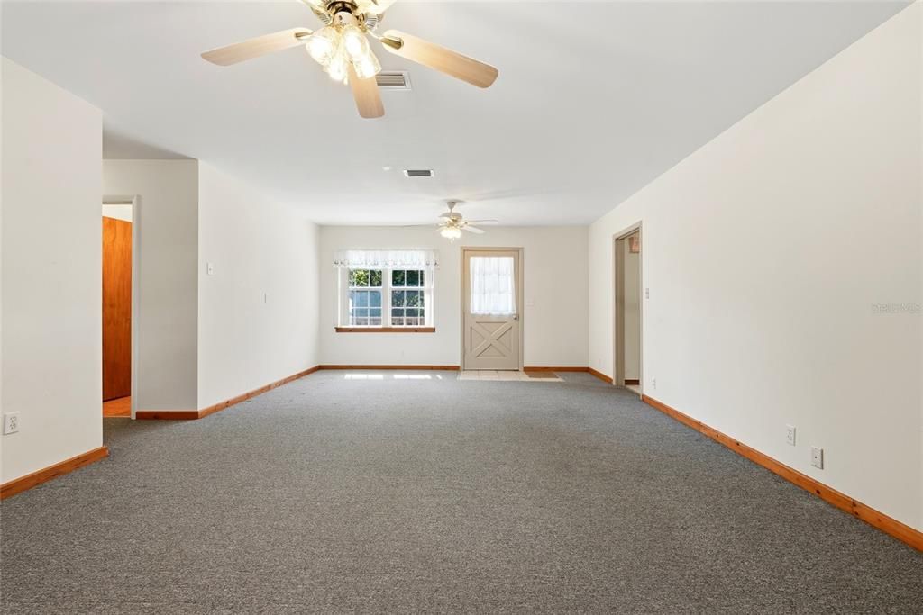 For Sale: $350,000 (3 beds, 2 baths, 1664 Square Feet)