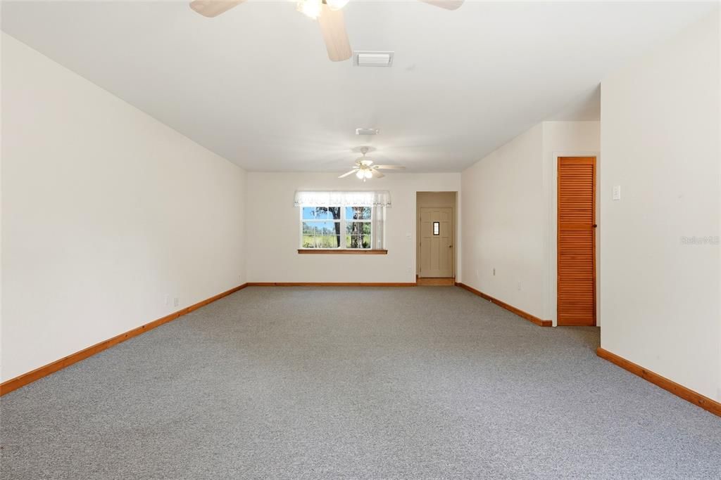 For Sale: $350,000 (3 beds, 2 baths, 1664 Square Feet)