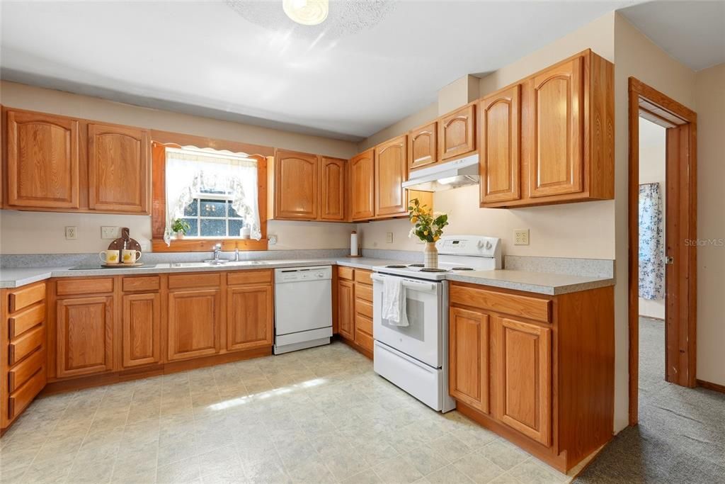 For Sale: $350,000 (3 beds, 2 baths, 1664 Square Feet)