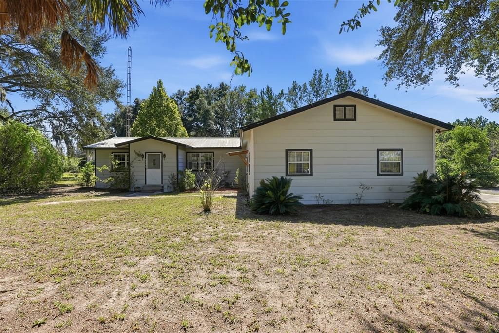 For Sale: $350,000 (3 beds, 2 baths, 1664 Square Feet)